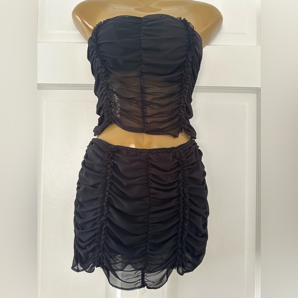 Gorgeous sheer set with no tags - Picture 2 of 5